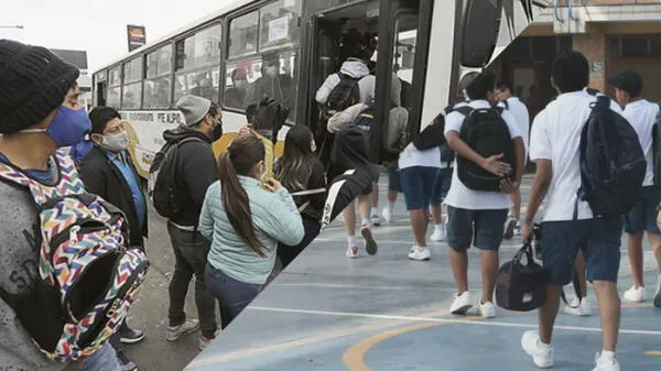 Escolares en el transporte público