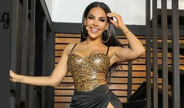 Stephanie Valenzuela sonriendo