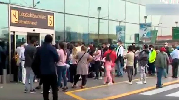 Protestas en el Aeropuerto Internacional Jorge Chávez.