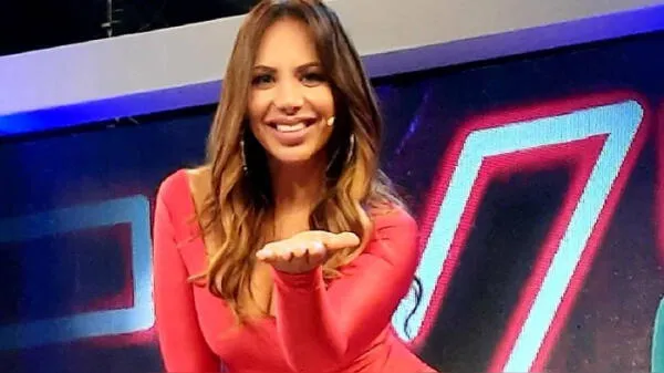 Mónica Cabrejos sonriente