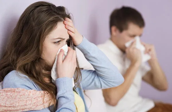 La fiebre alta y dolor de cabeza son síntomas de la influenza