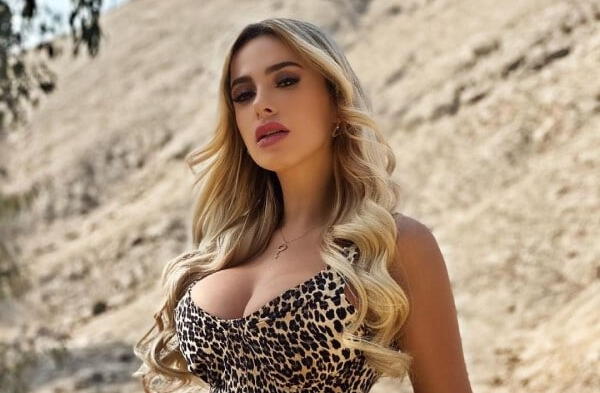 Jamila Dahabreh posando