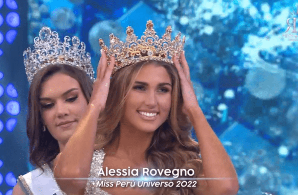 Alessia Rovegno con la corona de Miss Perú Universo 2022