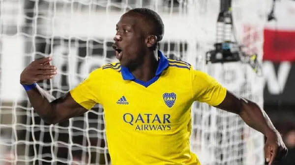 Luis Advíncula es titular habitual en el poderoso Boca Juniors