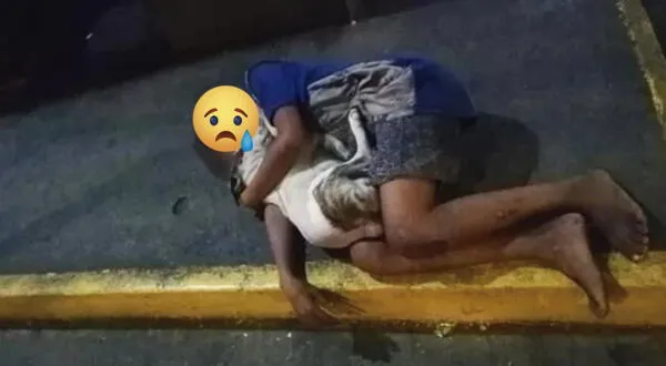Niño filipino duerme en la calle y se consuela con el abrazo de su perro