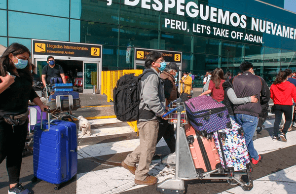 viajeros aeropuerto Jorge Chávez vuelos
