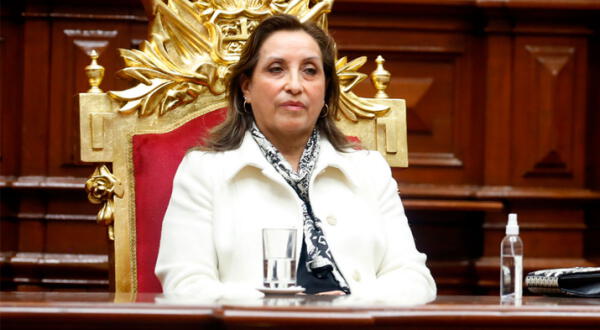 Dina Boluarte primera presidenta del Peru