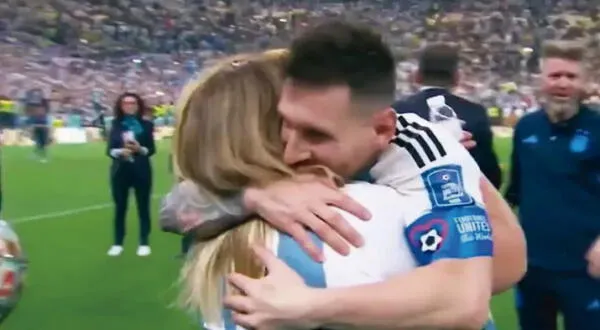 Lionel Messi abrazó a la señora Antonia Farias tras campeonar en el Mundial Qatar 2022