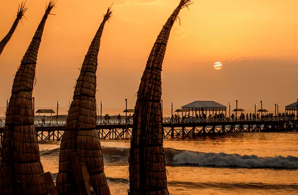 Trujillo: Surfista canadiense murió electrocutado en playa Huanchaco