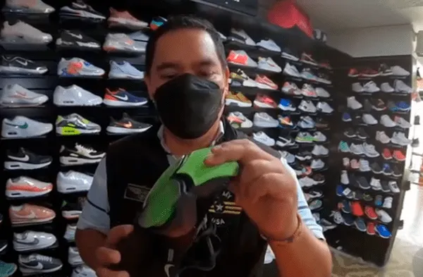 Youtuber descubre donde venden zapatillas bambas en Gamarra.