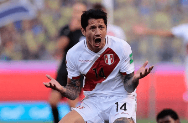 Gianluca Lapadula se ha ganado el cariño de los seguidores.