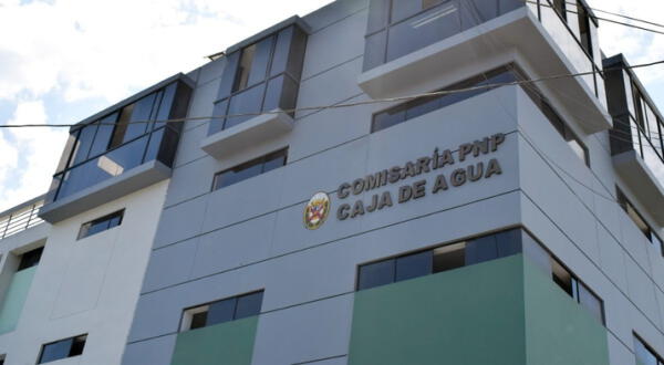 SJL: policía auxilia a ciudadana de asalto y después él le roba dinero usando su celular