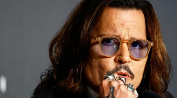 Johnny Depp es encontrado inconsciente en un hotel.
