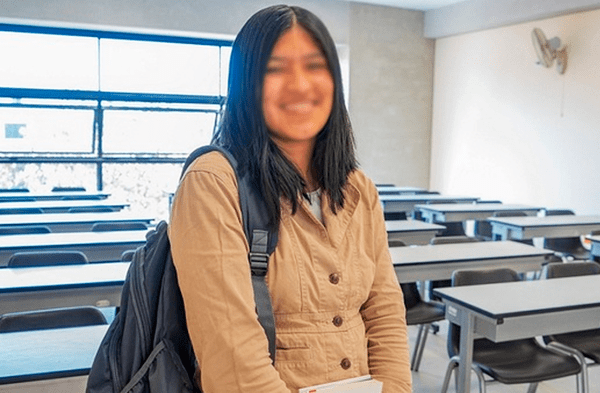 ¿Eres alumna de secundaria? Gana una beca y participa con destacadas científicas