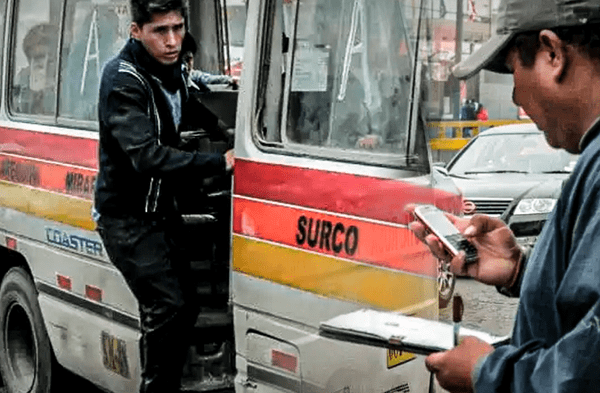 ¿Qué significan los números que gritan los dateros de combis y buses? Jamás los verás igual