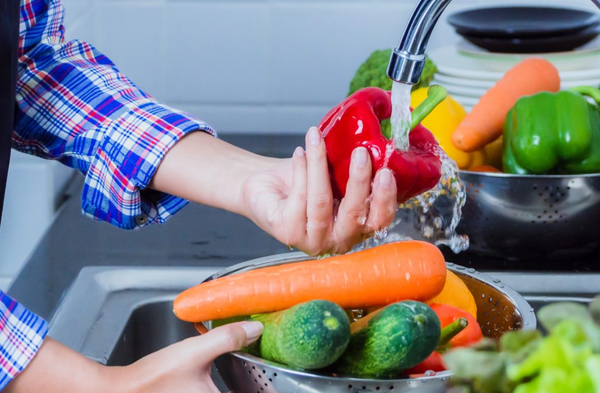 ¿Es seguro lavar las frutas o verduras con lejía? Ten cuidado o podrías hacerte daño