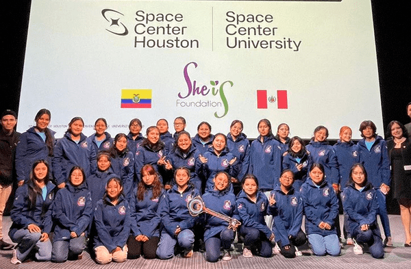¡Orgullo nacional! Niñas peruanas se graduaron en sede de la NASA