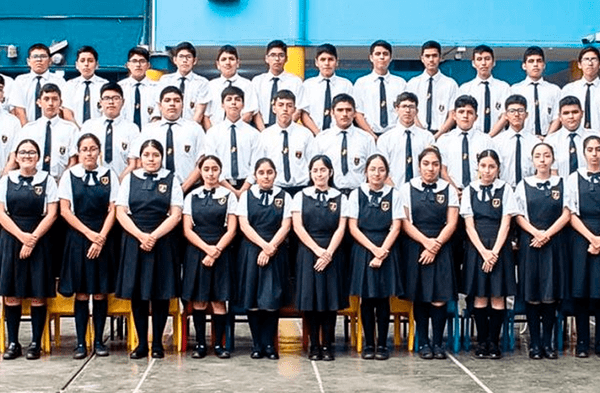 Tres promociones del colegio Juan Pablo Peregrino de Carabayllo ingresaron a San Marcos y UNI