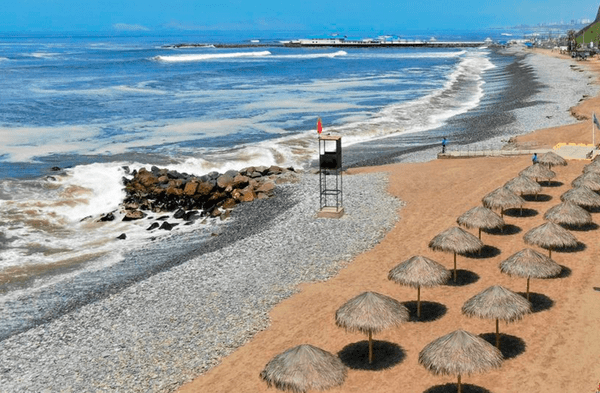 ¿Cuáles son las playas y piscinas dónde refrescarte en este verano?