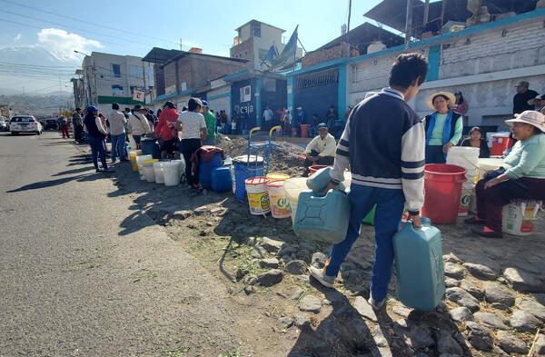 Arequipeños piden el regreso del agua potable a la ciudad