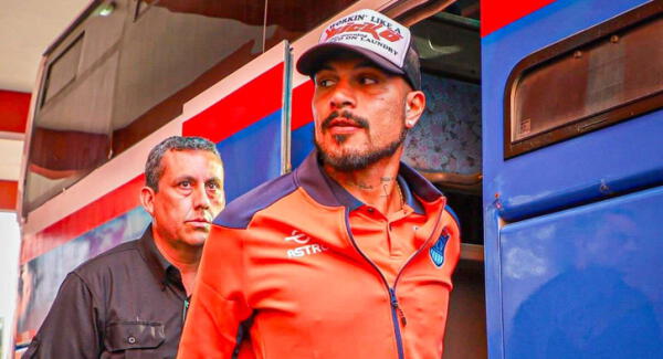 Paolo Guerrero y su fuerte dardo al fútbol peruano: "Mejoren las canchas"