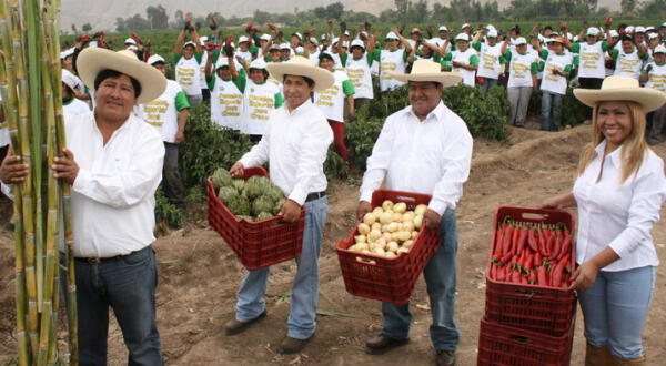 ¿Qué metodo utilizaron los hermanos Oviedo para convertirse en una de las familias más ricas del Perú?