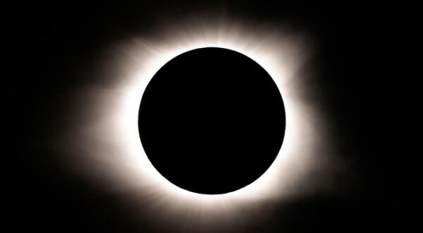 Eclipse Solar 2024: ¿Cómo protegerte para verlo de manera segura?