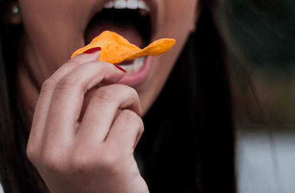 Joven estalla contra Pepsico tras probar nuevo Doritos importado: "Desperdicié dos soles"