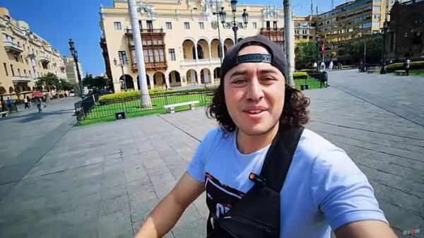 Joven boliviano visitó diversos lugares turísticos de Lima. wapa.pe