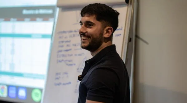 Agustín Rondinelli advierte que muchas ventas fallan por falta de claridad operativa y procesos comerciales desordenados. wapa.pe