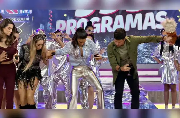 La conductora María Pía Copello protagonizó un divertido percance en vivo durante la celebración de los 555 programas de "Mande Quien Mande", que rápidamente se volvió viral. wapa.pe