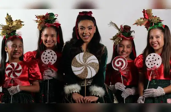 Cielo Torres presenta su nuevo álbum 'Ya es Navidad', cumpliendo su sueño de grabar un disco navideño y colaborando con Edgar Vivar. La cantante destaca la magia de estas fiestas. wapa.pe