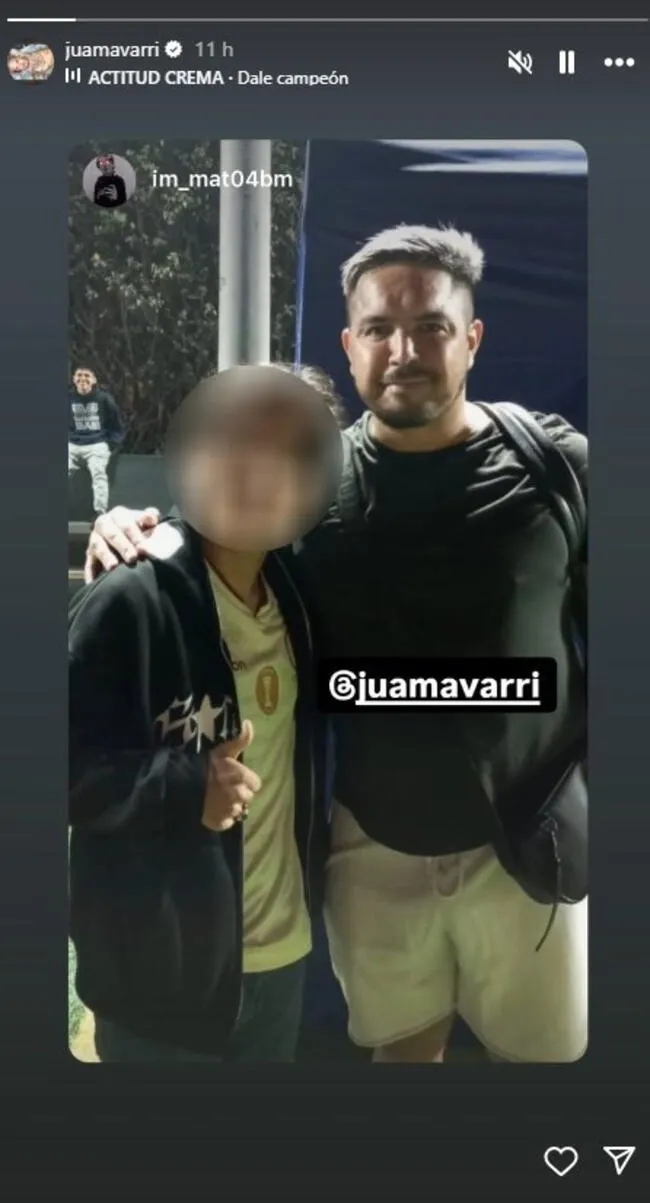 Juan Manuel Vargas se tomó fotografías con hinchas tras asistir a un evento deportivo.   