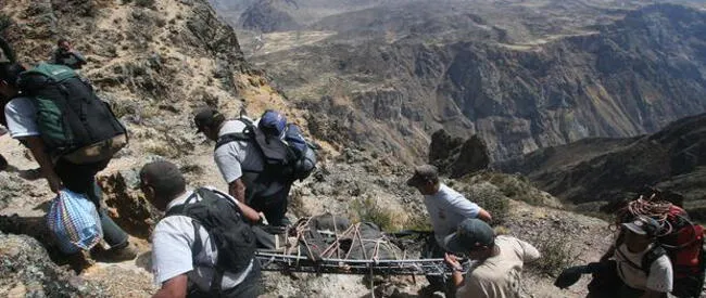  Rescatistas de la Policía recuperaron el cuerpo de Ciro Castillo-Rojo, hallado en un profundo abismo en el Cañón del Colca. (Foto: Gonzalo Córdova)    