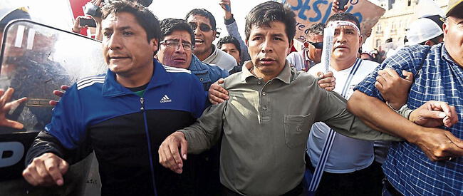 Pedro Castillo sin su sombrero en huelga nacional de maestros (2018). Foto: USI.   