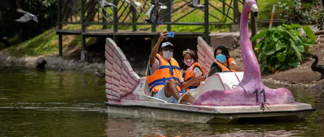  Los visitantes podrán disfrutar de un paseo en bote en las lagunas de los parques zonales. (Foto: Andina)    