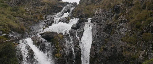  La cascada Pomora es relativamente pequeña y de fácil acceso. (Foto: Yesenia Olivares/Wapa)    
