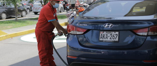 Los peruanos podrán conocer el precio de la gasolina a nivel nacional a través de Facilito. (Foto: Gerardo Marín/LR)   