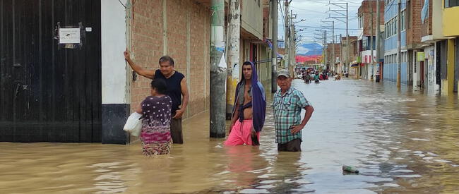 Actualmente, las intensas lluvias por ciclón afectan la costa norte del Perú.   