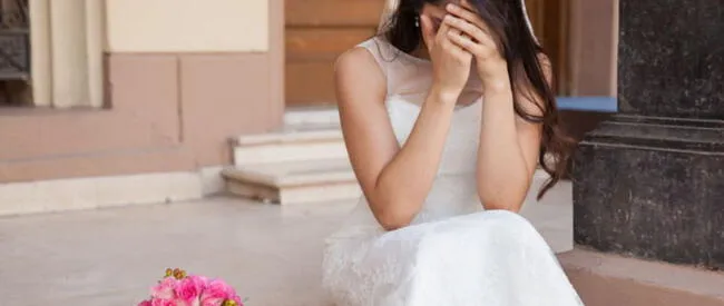 Mujer triste por boda no realizada   