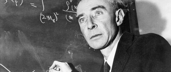  El padre de la bomba atómica: Oppenheimer, una figura polémica en la historia de la ciencia    