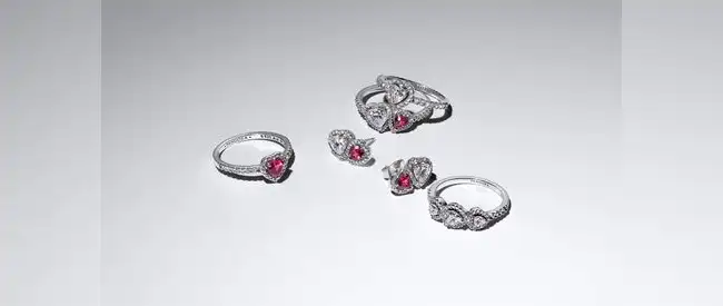  <em>Pandora celebra San Valentín con piezas diseñadas para crear recuerdos eternos. Fuente: Difusión.</em>    
