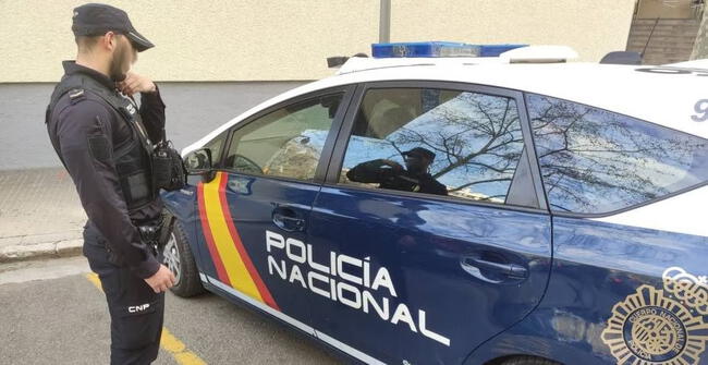 Agente de la policia nacional española suspendido por ser actor porno en sus ratos libres.   