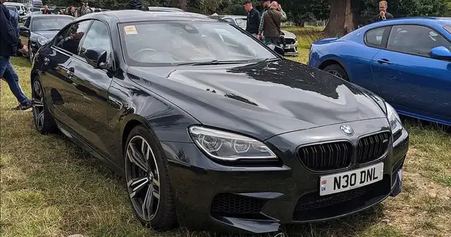 Fernando Llanos compró uno de los carros de Jefferson Farfán.  