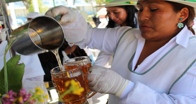 El emoliente es una de las bebidas más consumidas por los peruanos en los desayunos. Foto: Andina   