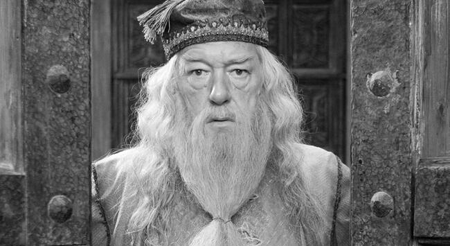 El actor que interpretó a Albus Dumbledore en Harry Potter falleció a los 82 años, anunció su familia.   