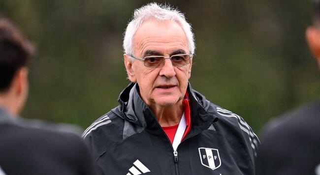 Jorge Fossati, entrenador de la selección peruana.   