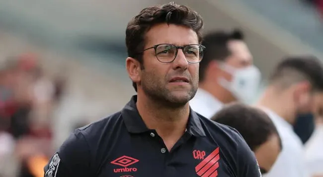 Alberto Valentim fue campeón de la Copa Sudamericana con Athletico Paranaense en 2021.   