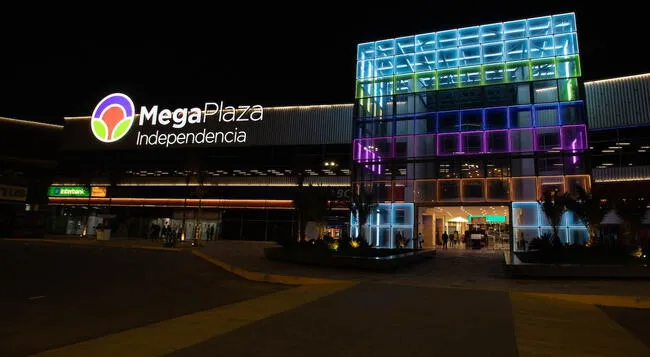 Centro comercial MegaPlaza de Independencia.   