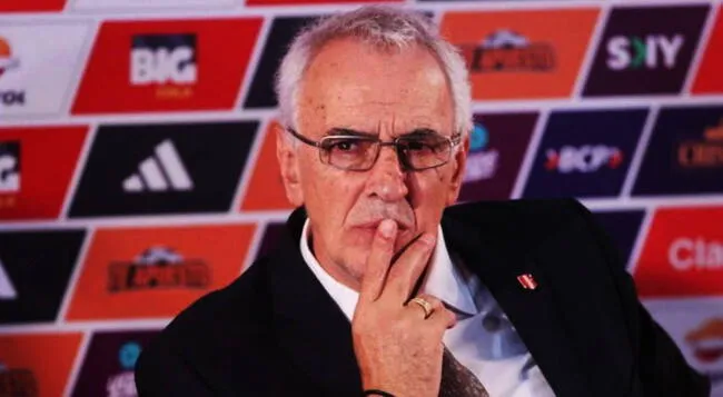 Jorge Fossati, entrenador de la selección peruana.   